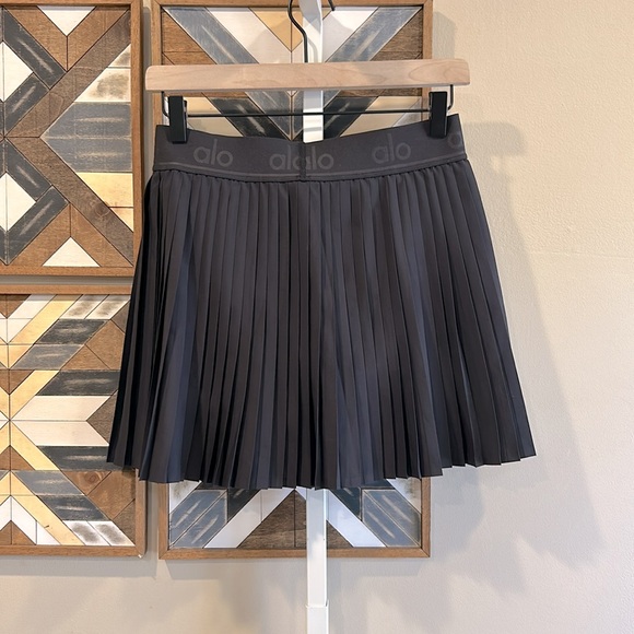ALO Yoga Aces Tennis Skirt Black Medium EUC - Picture 4 of 7